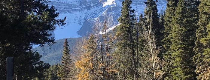 Lake Minnewanka is one of Heloisa'nın Beğendiği Mekanlar.