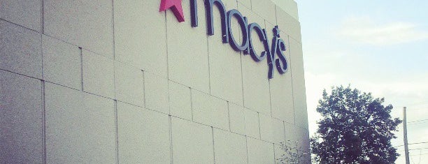 Macy's is one of สถานที่ที่บันทึกไว้ของ Jacque.