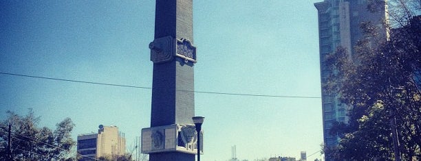Obelisco (Monumento a Simón Bolivar) is one of Locais curtidos por Alfonso.