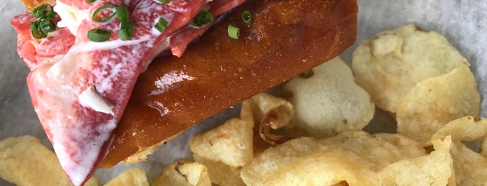 167 Raw is one of America's Top 25 Best Lobster Rolls.