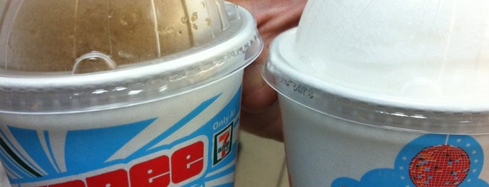 7-Eleven is one of Jamesさんのお気に入りスポット.