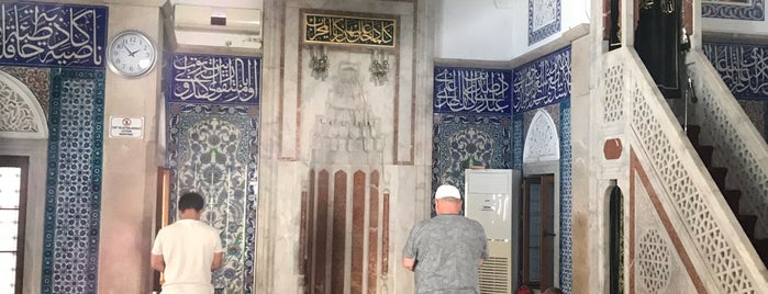 Merzifonlu Sadrazam Kara Mustafa Paşa Vezir Camii is one of Huzura açılan kapılar.