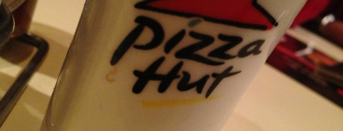 Pizza Hut is one of Lugares favoritos de Amit.