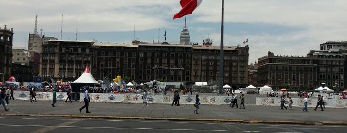 Plaza de la Constitución (Zócalo) is one of Museos, Monumentos, Edificios, bueno cultura.