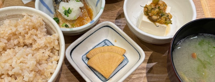 玄米食堂 あえん is one of ダイエット.
