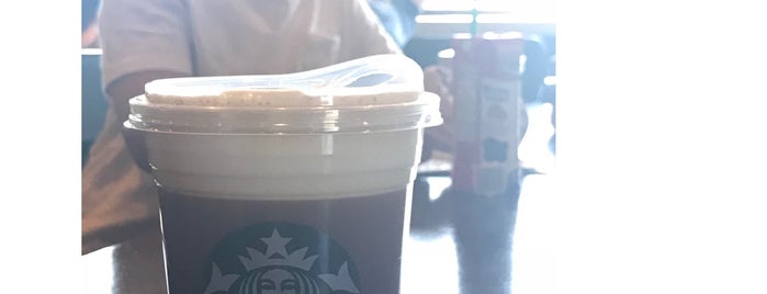Starbucks is one of Locais curtidos por JoAnne.
