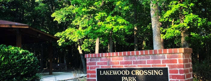 Lakewood Crossing Park is one of สถานที่ที่บันทึกไว้ของ Kimberly.