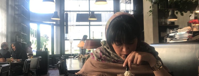 Type Café | کافه تایپ is one of Shirin'in Beğendiği Mekanlar.
