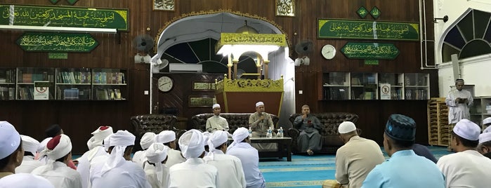 Masjid Al-Jami'ah Al-Islamiah is one of Lugares favoritos de Dinos.