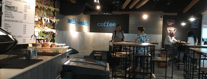 MOLLYDOOKER'S COFFEE BAR is one of สถานที่ที่ ꌅꁲꉣꂑꌚꁴꁲ꒒ ถูกใจ.