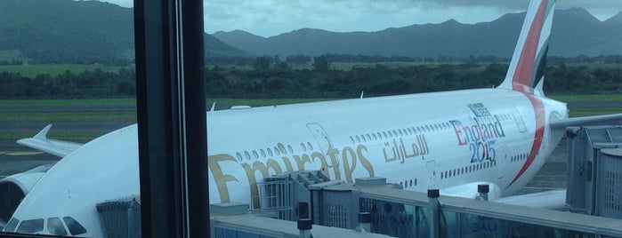 Emirates Airbus A380 is one of Tempat yang Disukai Zeeha.
