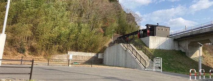 Shizuhama Station is one of 気仙沼線.