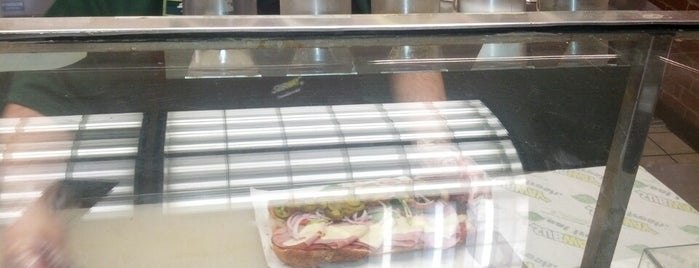 Subway is one of Marcoさんのお気に入りスポット.