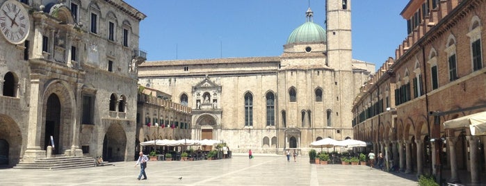 Piazza del Popolo is one of สถานที่ที่บันทึกไว้ของ Kimmie.