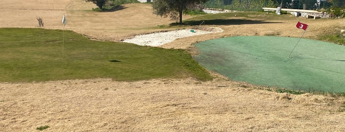 İzmir Urla Sıraselviler Sitesi Golf Kulübü is one of Posti che sono piaciuti a Yali.