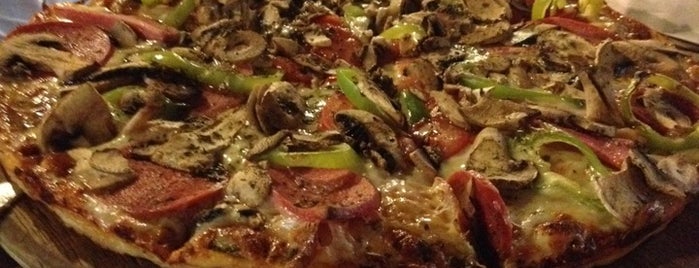 Sanita Pizza is one of Locais curtidos por Semih.