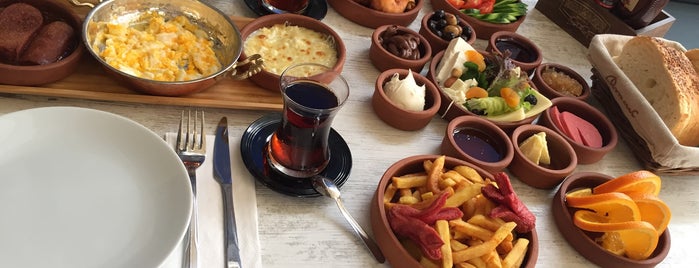 Yazı Tura Cafe is one of Eskişehir mekanlar.