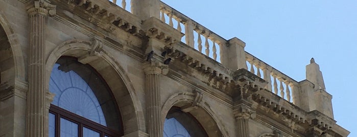 Loggia (Heraklion City Hall) is one of Cretan.