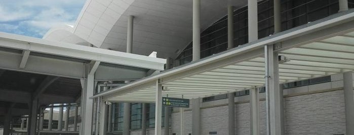 Lynden Pindling Uluslararası Havalimanı (NAS) is one of Yoli'nin Beğendiği Mekanlar.