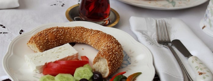 Sevinç Simit Salonu is one of Aykutさんのお気に入りスポット.