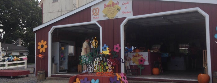 Busy Bee's Farm Stand is one of Lugares favoritos de Chris.