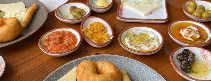 Morisi Kahvaltı & Girit Mutfağı is one of İzmir Favori Mekan.