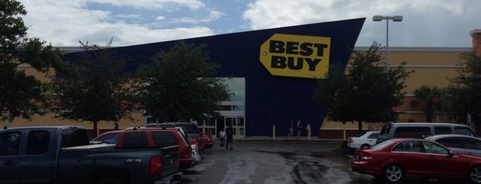 Best Buy is one of Veronica’s Liked Places.