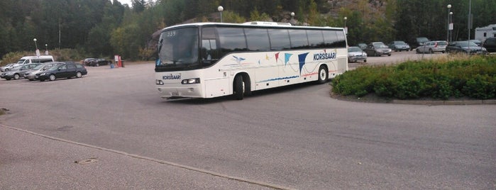 HSL Bussi 355 (U-linja) is one of Moving targers.