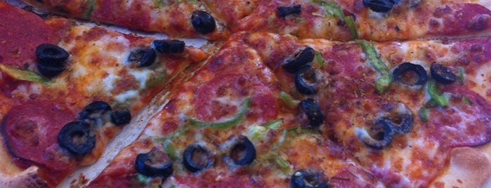 Domino's Pizza is one of Lieux qui ont plu à ENES.