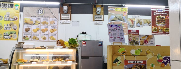 Kompleks Karamunsing Food Court is one of Kota Kinabalu Attractions.