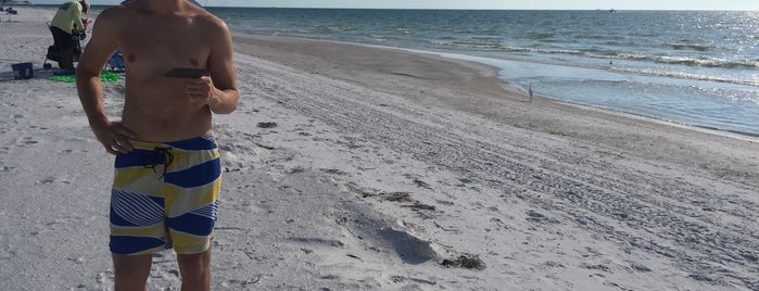 Sand Key, FL is one of Lizzie'nin Beğendiği Mekanlar.