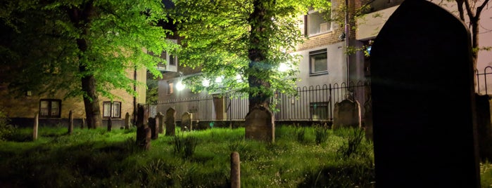 St Mary's Churchyard Gardens is one of Lugares favoritos de András.