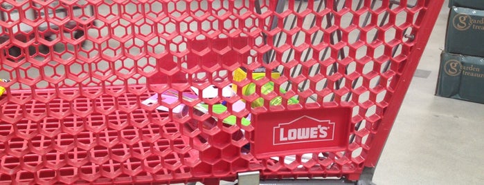 Lowe's is one of Guyさんのお気に入りスポット.