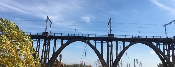 Мерефо-Херсонский мост is one of Рекомендую! Интересные места..
