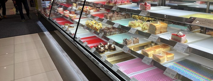 銀座コージーコーナー アピタ金沢文庫店 is one of Sweets.