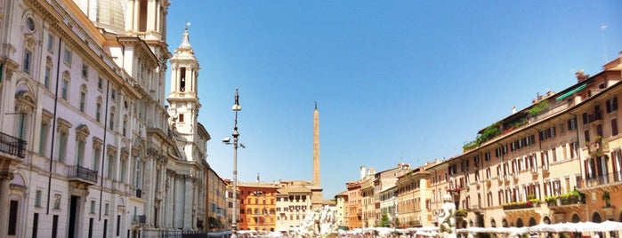 Plaza Navona is one of Crowded Places in Italy.