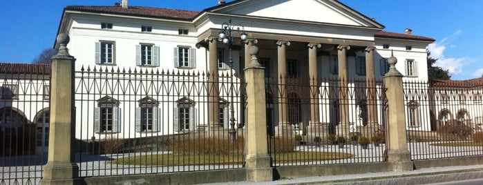 Villa Zanchi is one of Lugares favoritos de Massimo.