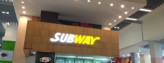 Subway is one of สถานที่ที่ Daniel ถูกใจ.