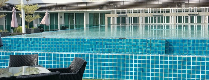 Swimming Pool Hotel Sfera is one of Setiawan.