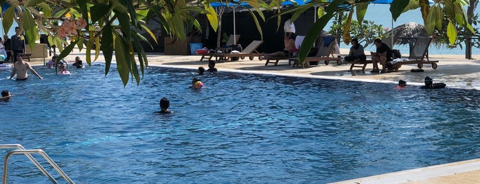 Swimming Pool | Hyatt Regency Kuantan Resort is one of James 님이 좋아한 장소.