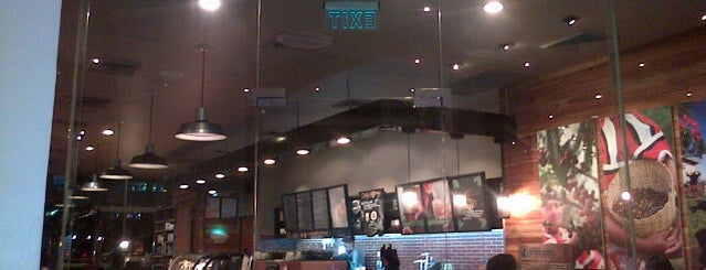 Starbucks Coffee is one of Tempat yang Disukai Veronica.