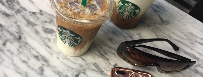 Starbucks is one of Gurmeさんのお気に入りスポット.