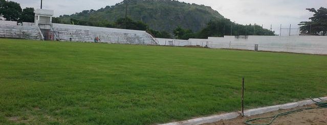 Estádio Olival Elias de Moraes - Santa Rita is one of Lieux qui ont plu à genilson.