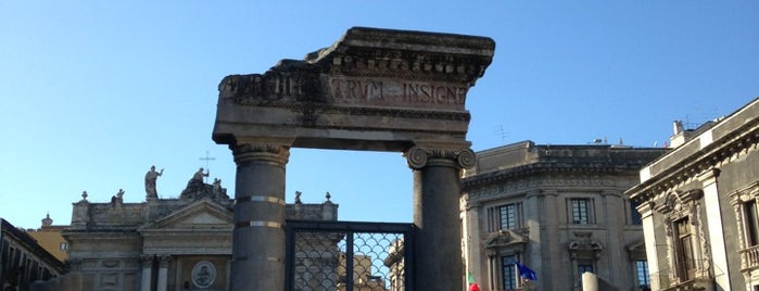 Anfiteatro Romano is one of สถานที่ที่ Pelin ถูกใจ.