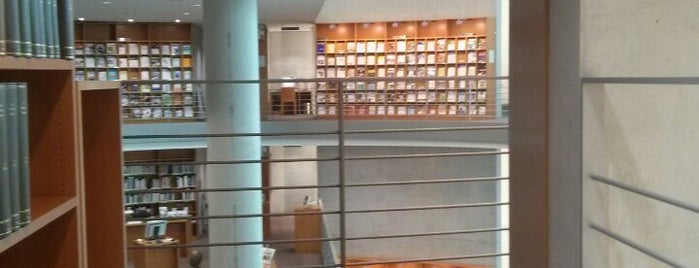 Bibliothek des Deutschen Bundestages is one of Christophさんのお気に入りスポット.
