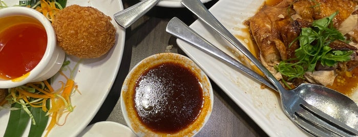 Wee Nam Kee is one of Comfort Food places <3.