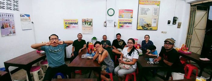 Bakso Rusuk Bu Sadiyem is one of Kuliner Solo.