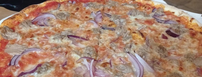 Pizza 2000 is one of Veneza.