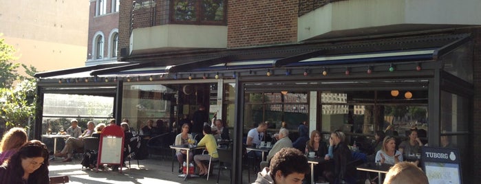 Den Franske Café is one of Lugares favoritos de Helena.
