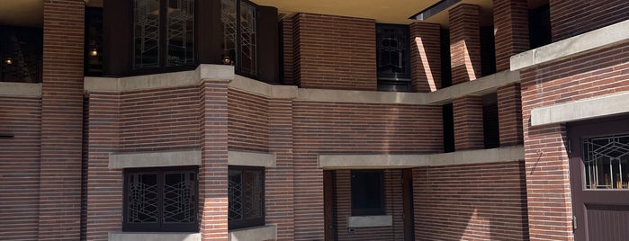 Frank Lloyd Wright Robie House is one of Places to see.